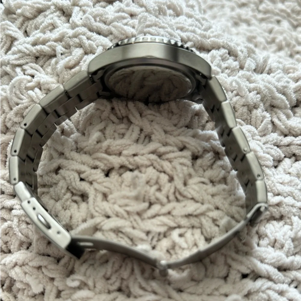 GUESS Watch - Picture 8 of 9